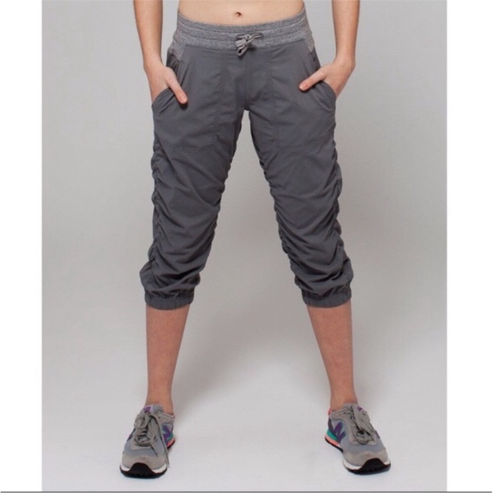 Ivivva by Lululemon Live to Move crop - Picture 1 of 11